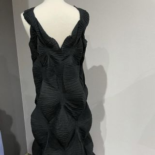 ISSEY MIYAKE - イッセイミヤケコレクション ドレス美品(410)の ISSEY MIYAKE - イッセイミヤケコレクション ドレス美品(410)の