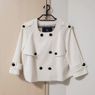 バーバリー(BURBERRY)のノーカラージャケット(白)(ノーカラージャケット)