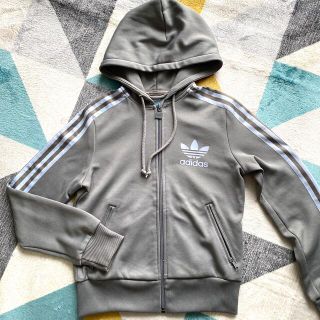 アディダス(adidas)のadidasフーデットパーカー(パーカー)