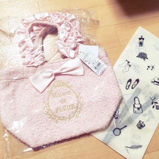 メゾンドフルール(Maison de FLEUR)のMaison de Fleur×sweetピンクフリルハンドルトートバック(トートバッグ)