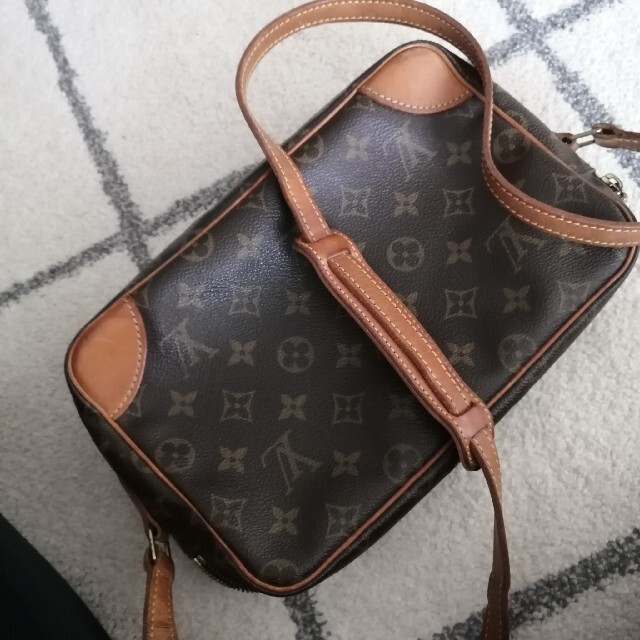 LOUIS VUITTON(ルイヴィトン)のルイヴィトン　トロカデロ レディースのバッグ(ショルダーバッグ)の商品写真