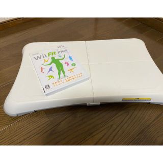 ウィー(Wii)のWiiフィットボードとカセットのセット(家庭用ゲーム機本体)