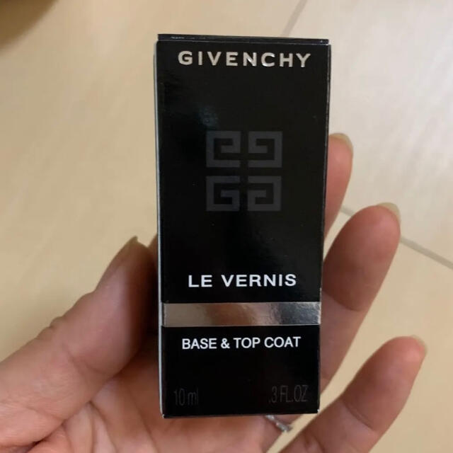 GIVENCHY(ジバンシィ)のGivenchy ジバンシイ ベーストップコート　トップコート　カラー01 コスメ/美容のネイル(ネイルトップコート/ベースコート)の商品写真