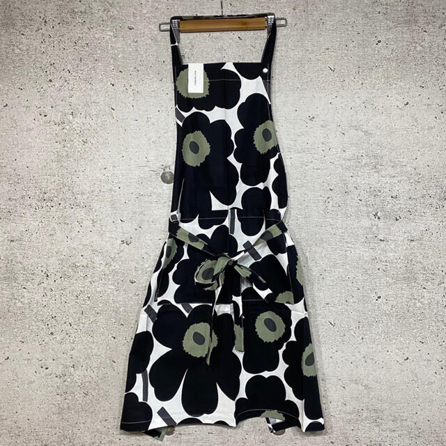 新品　marimekko マリメッコ　ピエニ　ウニッコ　エプロン　ブラック　花柄