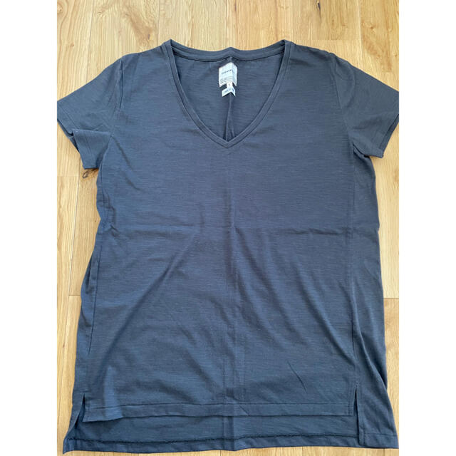 TODAYFUL(トゥデイフル)のTODAYFUL トゥデイフル　VネックTシャツ レディースのトップス(Tシャツ(半袖/袖なし))の商品写真
