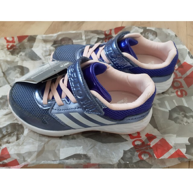 adidas(アディダス)の新品！adidasアディダスファイト　スニーカー17cm　通園運動会 キッズ/ベビー/マタニティのキッズ靴/シューズ(15cm~)(スニーカー)の商品写真