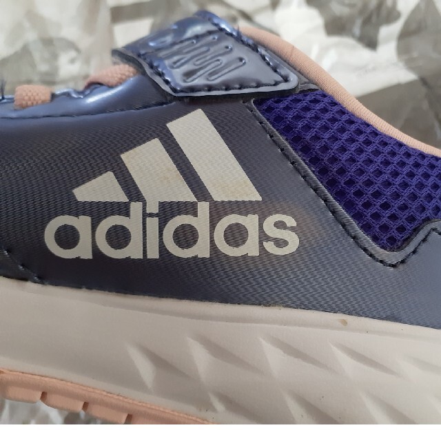 adidas(アディダス)の新品！adidasアディダスファイト　スニーカー17cm　通園運動会 キッズ/ベビー/マタニティのキッズ靴/シューズ(15cm~)(スニーカー)の商品写真