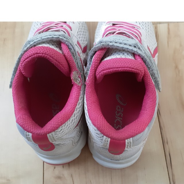 asics(アシックス)のasicsアシックス　レーザービームスニーカー19cm　通学運動会 キッズ/ベビー/マタニティのキッズ靴/シューズ(15cm~)(スニーカー)の商品写真