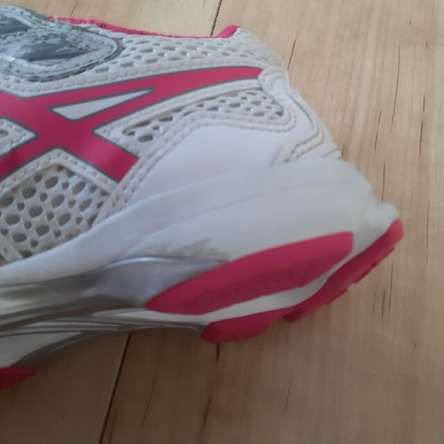 asics(アシックス)のasicsアシックス　レーザービームスニーカー19cm　通学運動会 キッズ/ベビー/マタニティのキッズ靴/シューズ(15cm~)(スニーカー)の商品写真