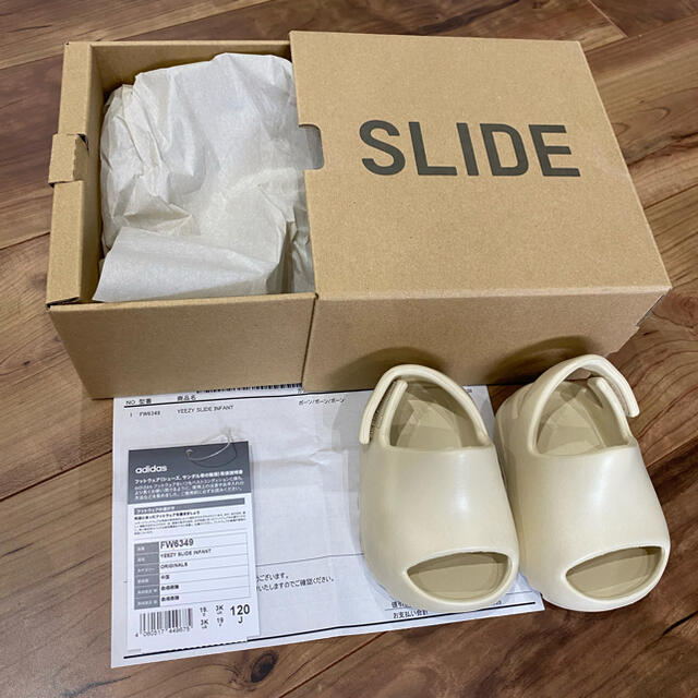 adidas(アディダス)のYEEZY SLIDE INFANT "BONE"12cm キッズ/ベビー/マタニティのベビー靴/シューズ(~14cm)(サンダル)の商品写真