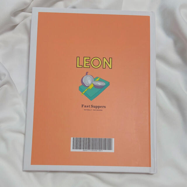 LEON オレンジ 本 韓国雑貨 韓国部屋 韓国風 インテリア 洋書 ノート ハンドメイドのインテリア/家具(インテリア雑貨)の商品写真