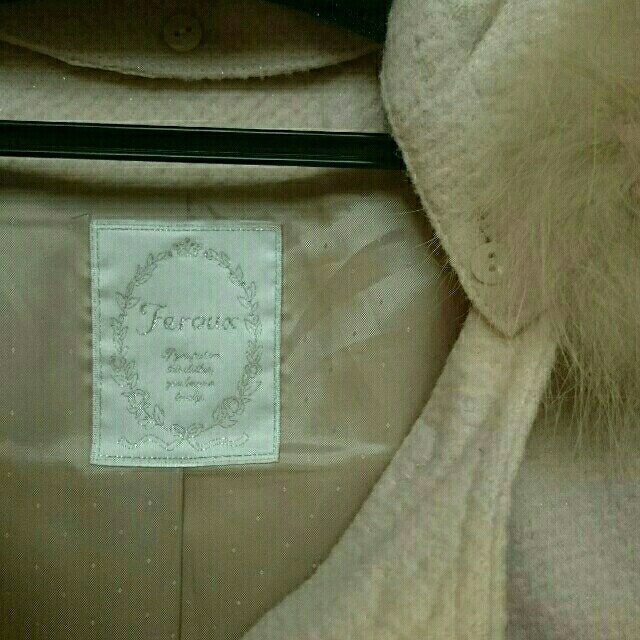 Feroux(フェルゥ)のFerouxのファー付き薄ピンクコート レディースのジャケット/アウター(ダッフルコート)の商品写真