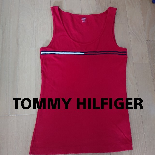 TOMMY HILFIGER(トミーヒルフィガー)の《未使用品》TOMMY HILFIGER 赤タンクトップ メンズのトップス(Tシャツ/カットソー(半袖/袖なし))の商品写真