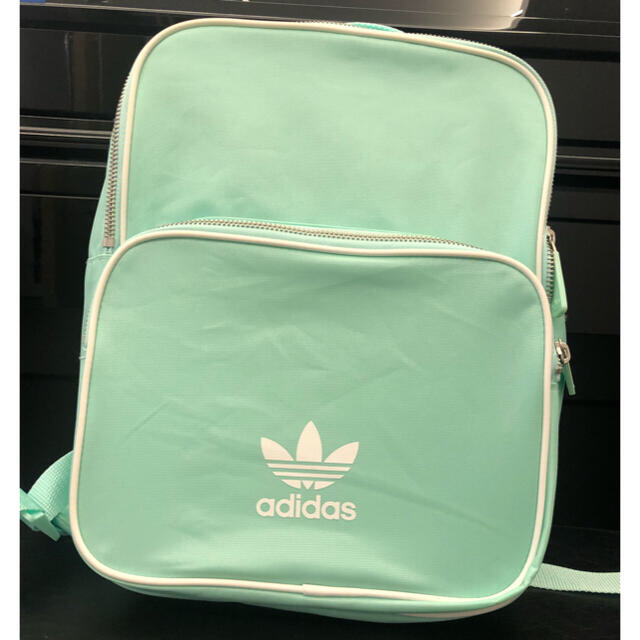 adidas(アディダス)の新品アディダスadidasバックパック リュック kidsこども男女兼用 カバン キッズ/ベビー/マタニティのこども用バッグ(リュックサック)の商品写真