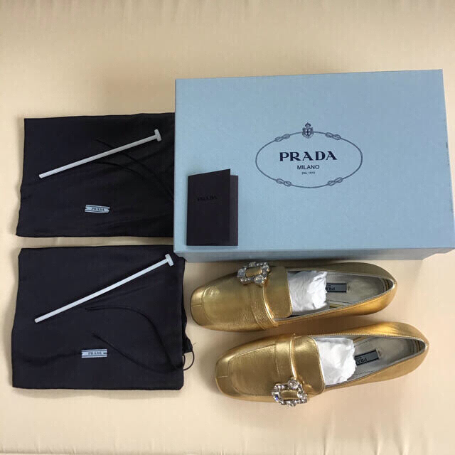 PRADA(プラダ)のプラダ　レディースシューズ　新品 レディースの靴/シューズ(ローファー/革靴)の商品写真