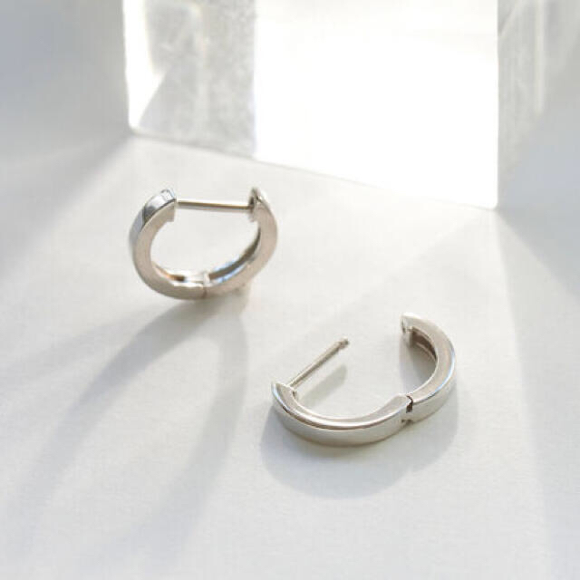 ピアス JUPITERジュピターwhite gold straight hoopピアス