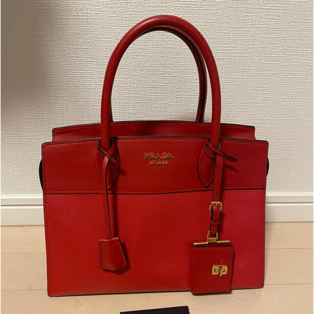 PRADA バッグ レディース