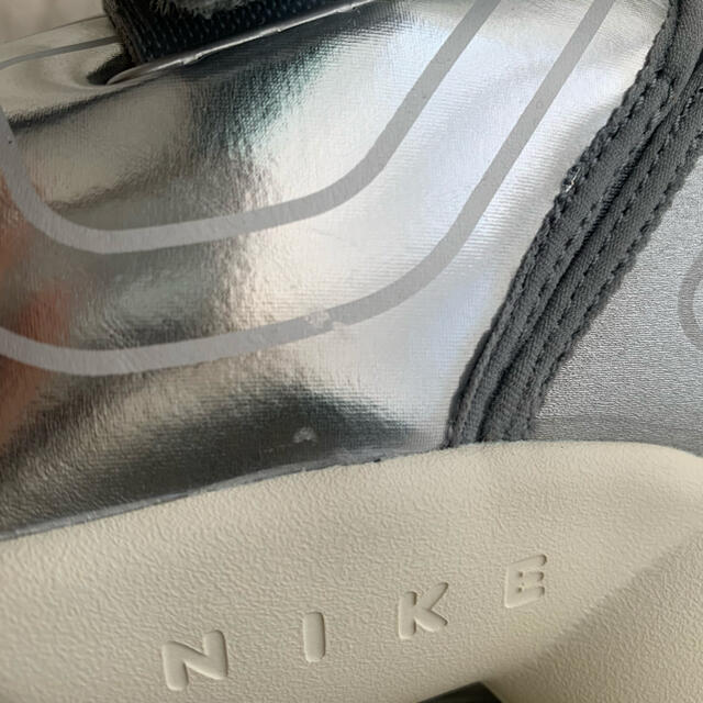 NIKE(ナイキ)の NIKE ナイキ　アクアリフト　メタリックシルバー　24cm レディースの靴/シューズ(スニーカー)の商品写真