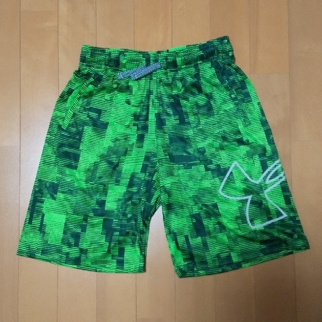 UNDER ARMOUR(アンダーアーマー)のアンダーアーマー  ジュニア  ハーフパンツ  2点 キッズ/ベビー/マタニティのキッズ服男の子用(90cm~)(パンツ/スパッツ)の商品写真