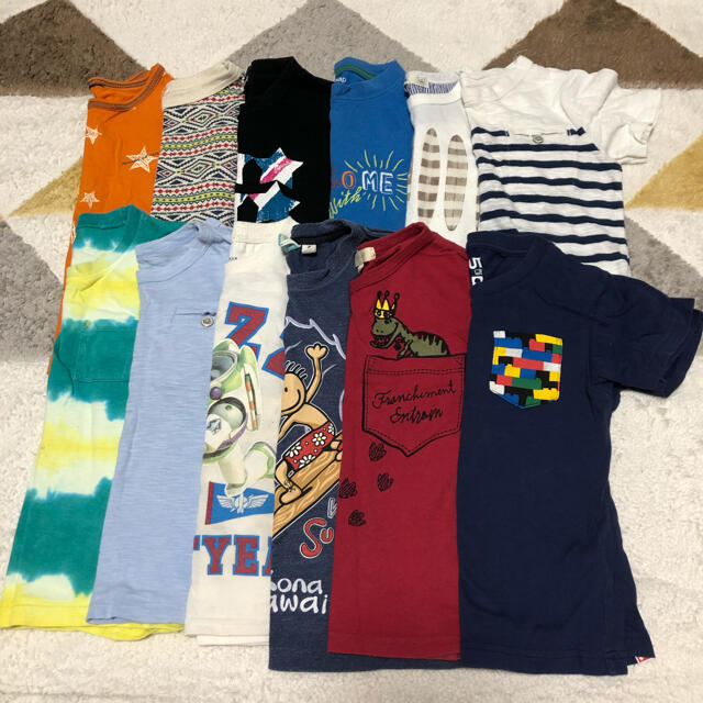 babyGAP(ベビーギャップ)のあまなつ様専用　Tシャツ 男の子まとめ売り　90〜110 12着 キッズ/ベビー/マタニティのキッズ服男の子用(90cm~)(Tシャツ/カットソー)の商品写真