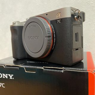 ソニー(SONY)の[美品]SONY α7C ILCE-7C シルバー + レンズ + 一式(ミラーレス一眼)