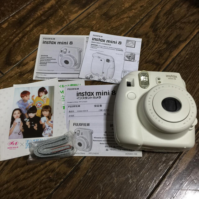 ★instax mini8 & フィルム50枚付き★ スマホ/家電/カメラのカメラ(フィルムカメラ)の商品写真