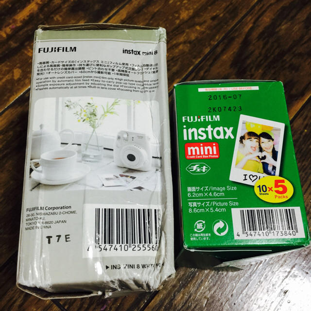 ★instax mini8 & フィルム50枚付き★ スマホ/家電/カメラのカメラ(フィルムカメラ)の商品写真