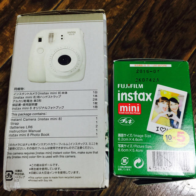 ★instax mini8 & フィルム50枚付き★ スマホ/家電/カメラのカメラ(フィルムカメラ)の商品写真