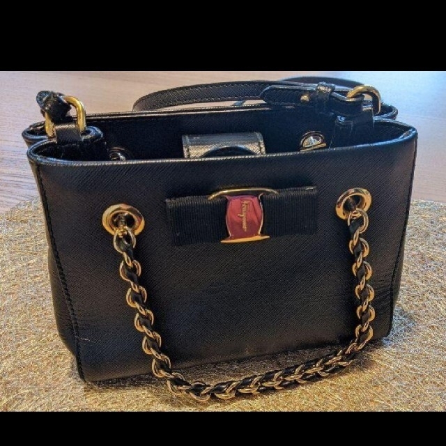 Salvatore Ferragamo(サルヴァトーレフェラガモ)のSalvatore Ferragamo チェーンハンドバッグ 2way レディースのバッグ(ショルダーバッグ)の商品写真