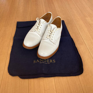 サンダース(SANDERS)の【超美品】レディース　SANDERS シューズ　ホワイト(ローファー/革靴)