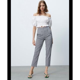 ザラ(ZARA)のZARA ハイライズ ギンガムチェック パンツ(クロップドパンツ)