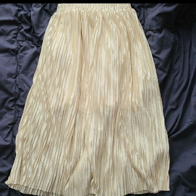 サテンプリーツロングスカート レディースのスカート(ロングスカート)の商品写真