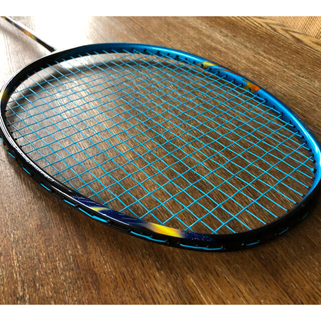 YONEX(ヨネックス)の【美品】アストロクス77【メタリックブルー】＋パワークッション03 スポーツ/アウトドアのスポーツ/アウトドア その他(バドミントン)の商品写真