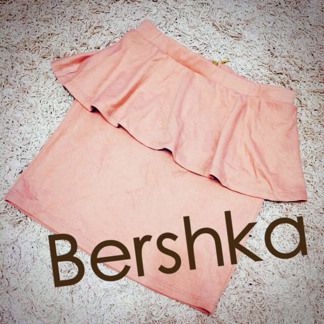 Bershka(ベルシュカ)のBershka ペプラムタイトスカート レディースのスカート(ミニスカート)の商品写真