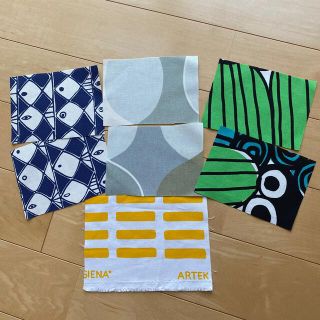 マリメッコ(marimekko)の北欧生地ハギレ　小さいサイズのセット(生地/糸)