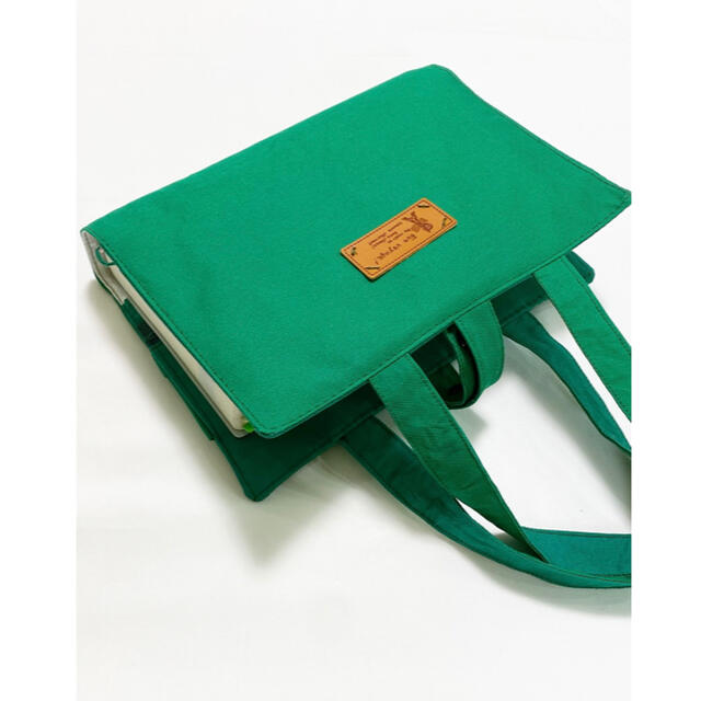 緑無地タグタイプレビューブックカバー ハンドメイドの文具/ステーショナリー(ブックカバー)の商品写真