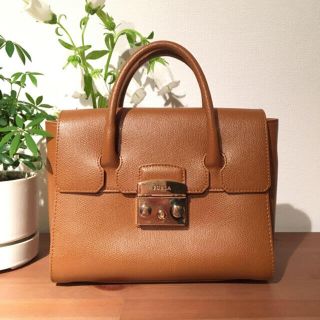 フルラ(Furla)の【日本未発売】メトロポリスSサッチェル／キャメル(ハンドバッグ)