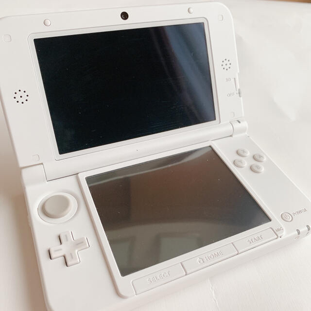 ニンテンドー3DS(ニンテンドー3DS)のNintendo 3DS LL 本体　ホワイト　DSi ピンク　セット エンタメ/ホビーのゲームソフト/ゲーム機本体(携帯用ゲーム機本体)の商品写真