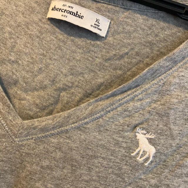 Abercrombie&Fitch(アバクロンビーアンドフィッチ)のアバクロK’s Vネック長袖T レディースのトップス(Tシャツ(長袖/七分))の商品写真