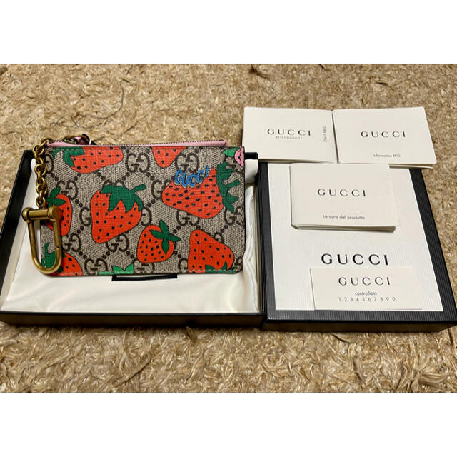 Gucci(グッチ)の★超破格セール★新品　激レア　GUCCI いちご柄　コイン&キーケース レディースのファッション小物(財布)の商品写真