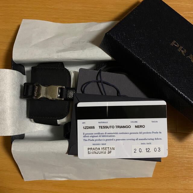 PRADA(プラダ)のPRADA AirPods Pro ケース スマホ/家電/カメラのスマホアクセサリー(ストラップ/イヤホンジャック)の商品写真