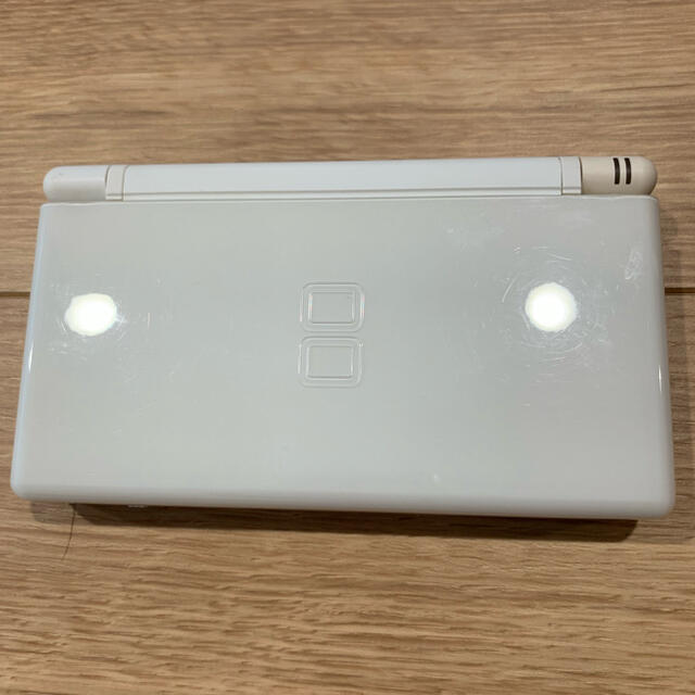 ニンテンドーDS(ニンテンドーDS)のNintendo DS Lite 白 エンタメ/ホビーのゲームソフト/ゲーム機本体(携帯用ゲーム機本体)の商品写真