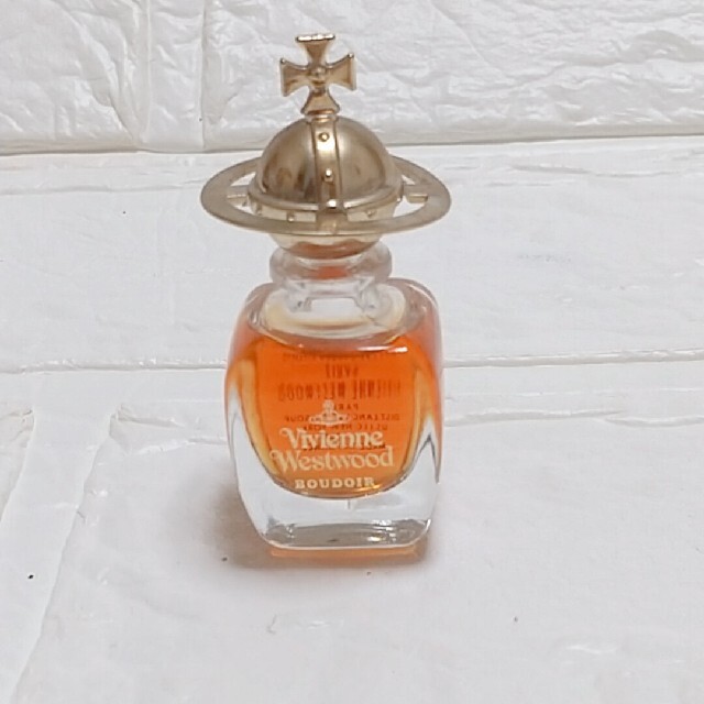 Vivienne Westwood(ヴィヴィアンウエストウッド)のレア　ヴィヴィアンウエストウッド　ブドワール　オードパルファム　5ml 入手困難 コスメ/美容の香水(香水(女性用))の商品写真