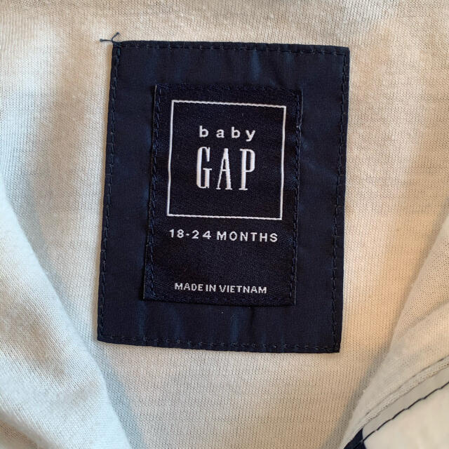 babyGAP(ベビーギャップ)のbaby GAP フード付きウィンドブレーカー80サイズ キッズ/ベビー/マタニティのベビー服(~85cm)(ジャケット/コート)の商品写真