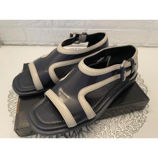 プラダ(PRADA)の美品✨PRADAバイカラーサンダル■ネイビー×ホワイト(サンダル)