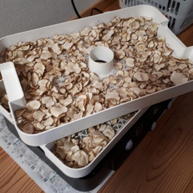 【送料無料】農薬・化学肥料不使用　自家製菊いもチップス(乾燥菊いも)１５０g 食品/飲料/酒の食品(米/穀物)の商品写真