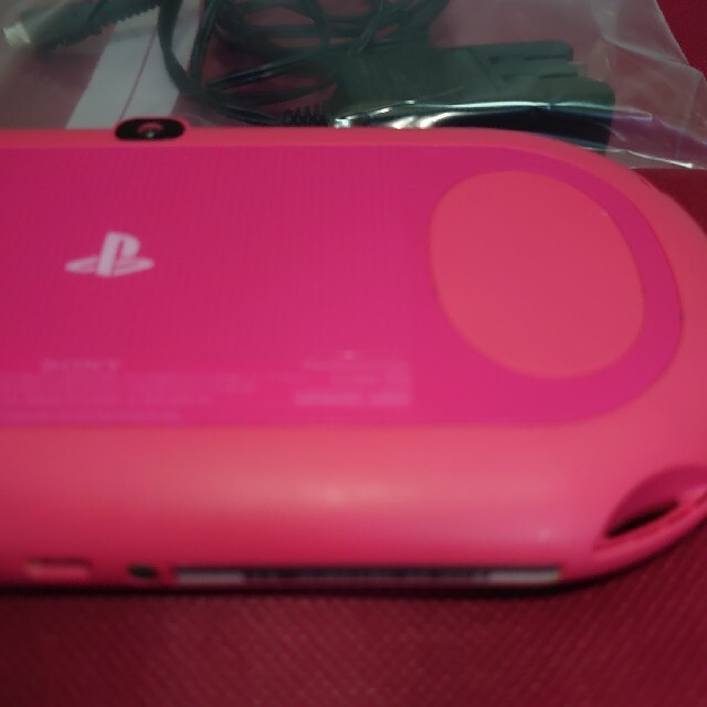 PlayStation Vita(プレイステーションヴィータ)のPS Vita PCH-2000 SONY エンタメ/ホビーのゲームソフト/ゲーム機本体(携帯用ゲーム機本体)の商品写真