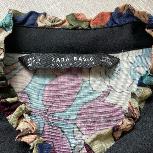 ZARA(ザラ)のZARA ボウタイリボン 花柄 ブラウス レディースのトップス(シャツ/ブラウス(長袖/七分))の商品写真