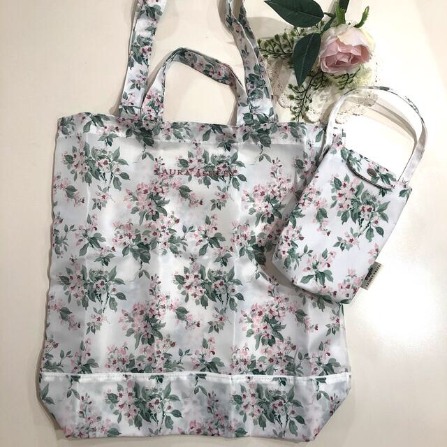 LAURA ASHLEY(ローラアシュレイ)のお値下げ💗ローラアシュレイ  エコバッグ レディースのバッグ(エコバッグ)の商品写真