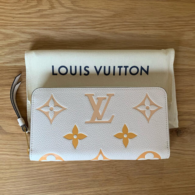 LOUIS VUITTON ジッピー・ウォレット 長財布レザー皮革の種類